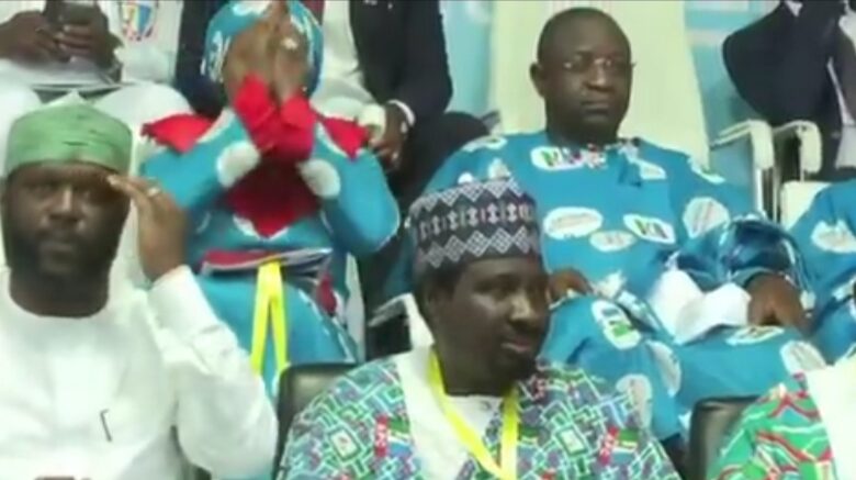 Kalli Bidiyon:Yanda dan Shugaban kasa, Seyi Tinubu ke tikar rawa yayin da Rarara ke waka a wajan babban taron jam’iyyar APC