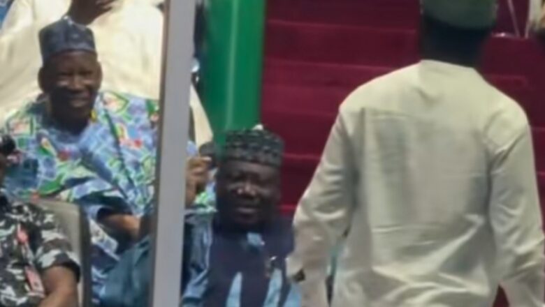 Kalli Bidiyon: Yanda dan gidan shugaban kasa, Seyi Tinubu ya wuce Ganduje yaki Gaisawa dashi, ya je ya gaisa da Abdulaziz Yari a wajan babban taron APC