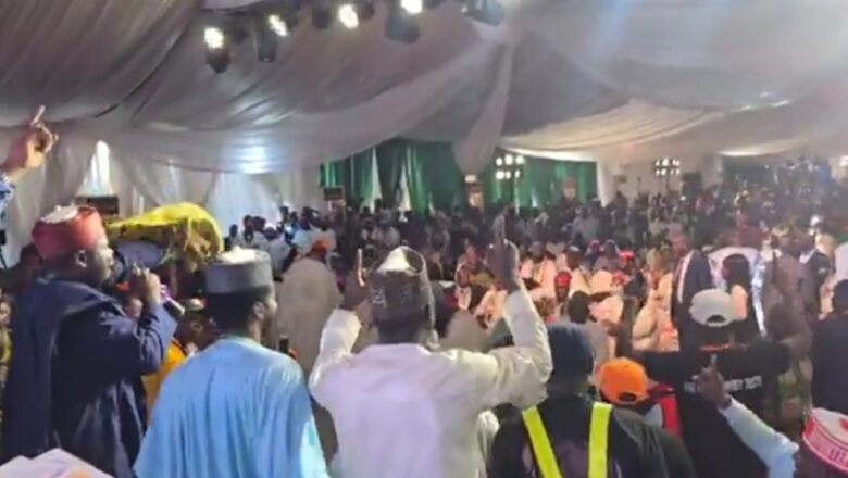 Kalli Bidiyon: Yadda Tijjani Gandu yayi wakar Falle daya ce a wajan babban taron jam’iyyar ADC, an harraka sosai