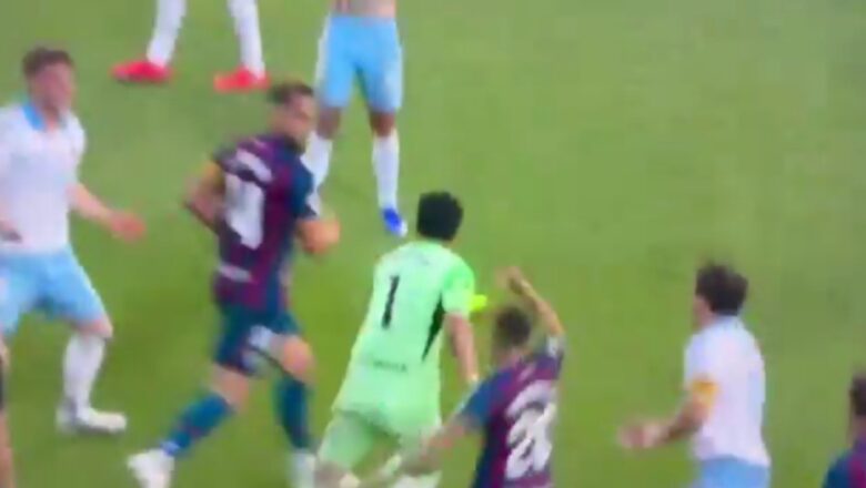 Kalli Bidiyon: Yanda Golan Real Zaragoza ya mangare dan kwallon Huesca saboda haushin an bashi jan kati