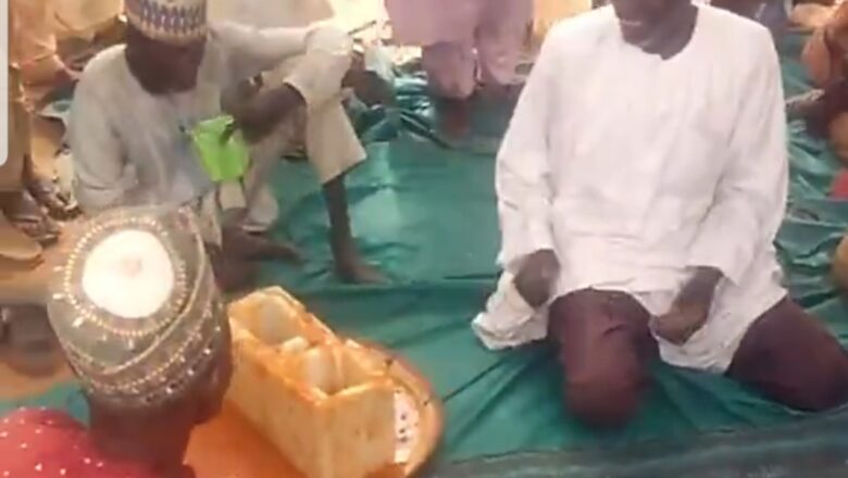 Kalli Bidiyon: Yanda Wasu masu sana’ar Buga Bulo suka yi tuwon masara me siffar Bulo a wani biki da suke