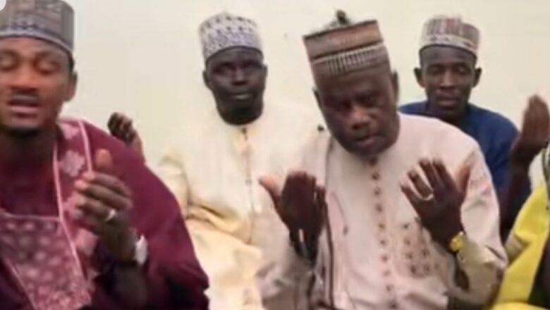 Kalli Bidiyon: Wasu Akarammomi da sukace su masu kishin Arewa ne sun ce sun dukufa da saurakar Qur’ani ba dare ba rana har sai Allah ya baiwa Shugaba Tinubu nasarar cin zabe a karo na 2