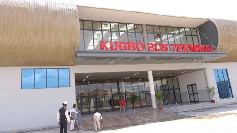 Kalli Bidiyon: Yanda sabon wajan tsayuwar Motoci na zamani da aka kashe Miliyoyin Naira wajan ginawa a Abuja ya lalace bayan ruwan sama