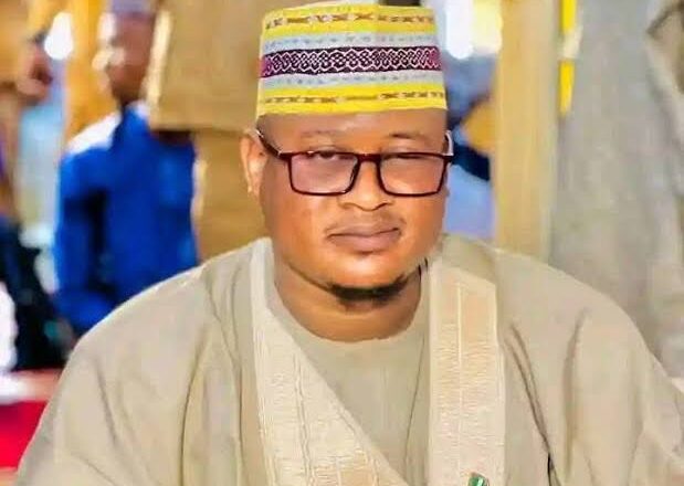 Nafiu Bala wanda ya kai Su Atiku, El-Rufai, Kwankwaso, Peter Obi Kotu yace shine shugaban APC amma suna son yi masa kwace, ya aikawa kasar Amurka Takardar korafi