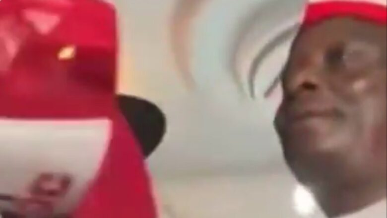 Kalli Bidiyon yanda Kwankwaso ya warce hular NDC a hannun Peter Obi, lamarin ya dauki hankula