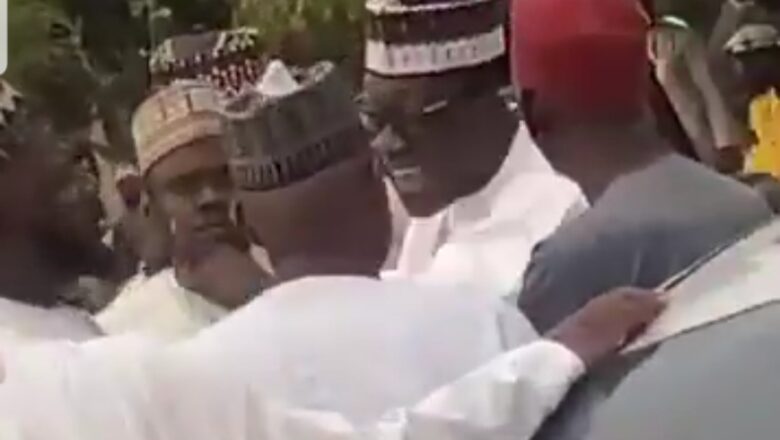 Kalli Bidiyon: Abdulmumini Jibrin Kofa na Surfawa mutanen mazabarsa ashariya bayan da rahotanni suka fito cewa ba zai samu Tikitin tsayawa takara ba