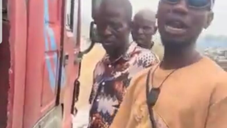 Karfin Hali:Kalli Yanda ‘yan Iskan Lagos sua tsare wata mota data lalace akan hanya suka ce sai an basu dubu 50 zasu bar motar ta wuce
