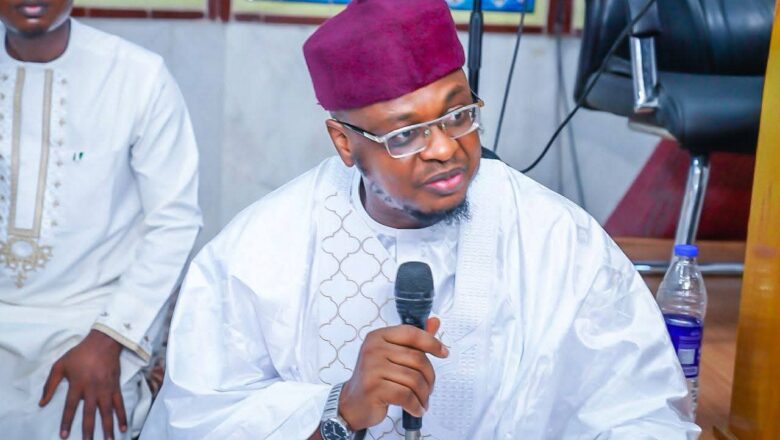 Kalli Bidiyon: Hon. Sheikh Isa Ali Pantami ya goge wani Bidiyo daga shafinsa na Facebook da ya jawo cece-kuce sosai wanda aka ga wani malami na cewa duk wanda bai zabeshi ba munafukine