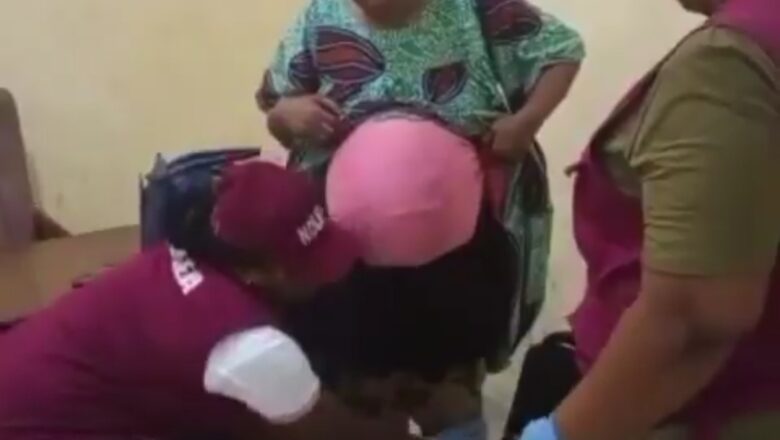 Kalli Bidiyon: Yanda Hukumar hana sha da fataucin Miyagun Kwayoyi  NDLEA suka kama wata mata ta yi cikin Karya ta boyeta a ciki