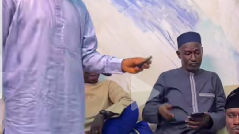 Kalli Bidiyon: Tauraron fina-finan Hausa, Sani Musa Danja ya gina katafaren gida, Abokansa sun je masa murna