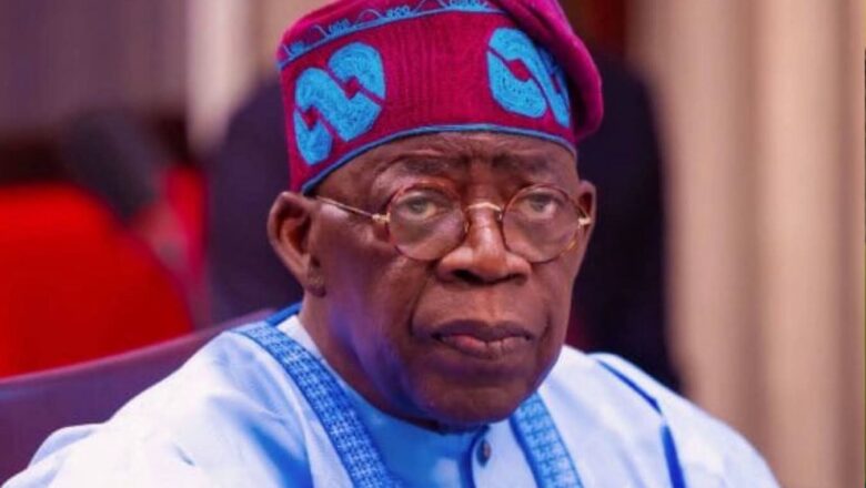 A karin farko, ‘yan majalisar wakilai sun murza gashin baki inda suka cewa, shugaba Tinubu ko dai ya dakatar da duk wani shirin siyasa da yakin neman zabe ya magance matsalar tsaro, ko kuma ya sauka kawai