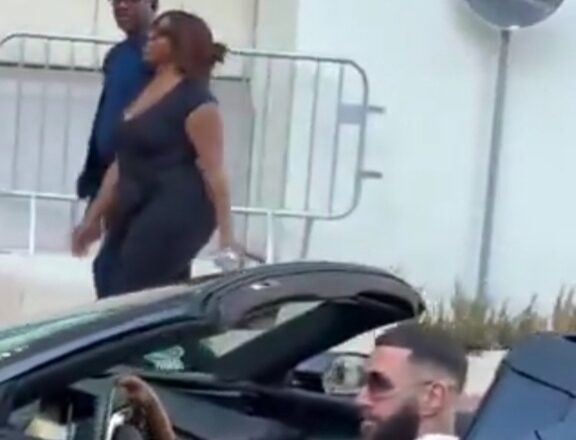 An hangi Attajirin Najeriya, Femi Otedola tare da wata mata wadda wasu ke cewa Budurwarsa ce a Monaco kasar Faransa