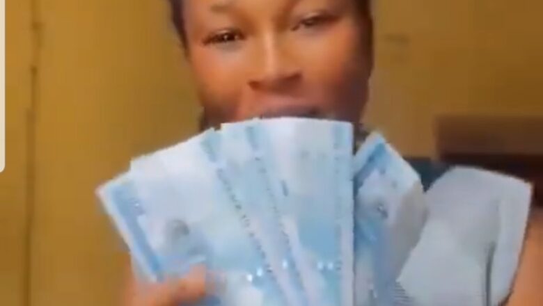 Allah Sarki: Kalli Bidiyon yanda wata bayerabiya ke ta murna akan wai an bata dubu 15 ta yi zabe a jihar Ekiti