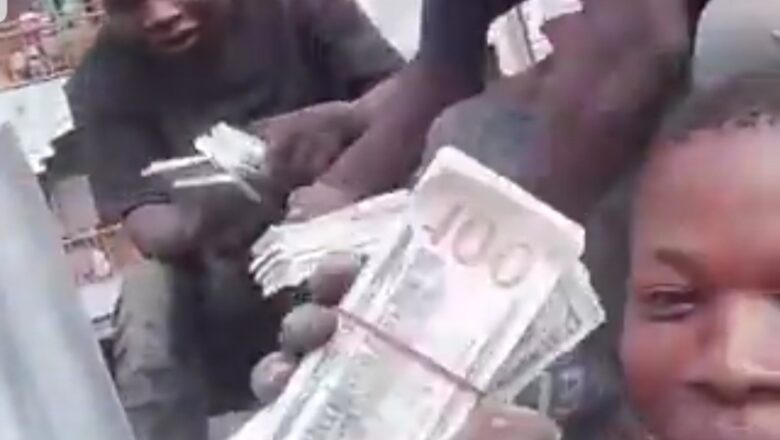 Kalli Bidiyon: Wasu masu aikin gini sun tsinci Daloli a gidan da suke aiki