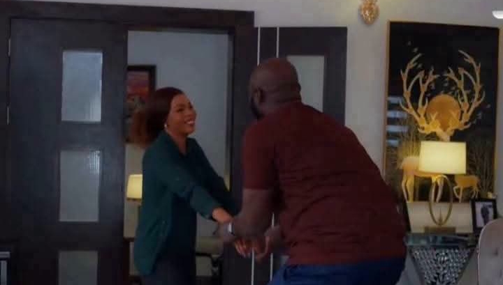 Kalli Bidiyon: Yanda Amal Umar da Usman Uzee wanda duka ‘yan Arewa ne ke kame-kamen Hannu da wasanni irin na ma’aurata a wani fim da suka fito