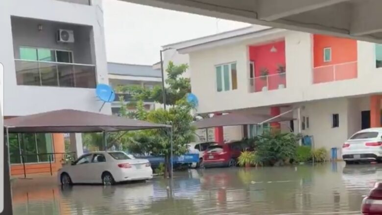 Kalli Bidiyon: Yanda Ambaliyar ruwan  Lagos ta mamaye gidajen Alfarma dake unguwanni masu tsada a Lagos