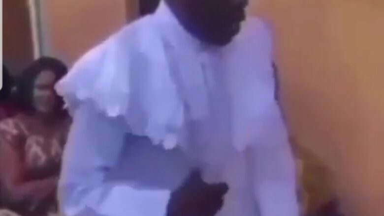 Kalli Bidiyon: Yanda fasto ya mike a wajan taro yace awa Annabi(Sallallahu Alaihi Wasallam) Salati