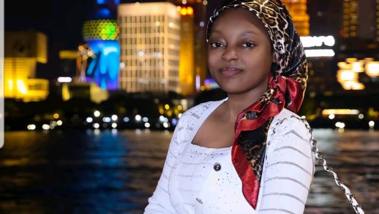 Kalli Bidiyon: Tauraruwar fina-finan Hausa, Khadija MaiNumfashi tana yawon shakatawa a kasar China