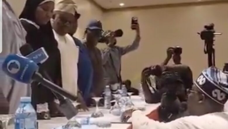 Kalli Bidiyon Da Duminsa: Shugaba Tinubu ya gabatar da  fom dinsa na takara bayan ya cike ga jam’iyyar APC inda kuma ya bayyana Kashim Shettima a matsayin abokin takararsa
