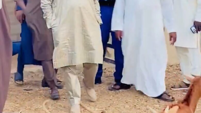 Kalli Bidiyon: Yanda Tsohon Gwamnan jihar Zamfara, Abdulaziz Yari ya kai ziyara gonarsa inda yake kiwon Jajayen Awaki