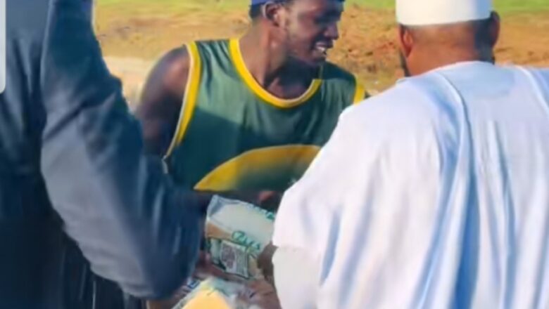 Kalli Bidiyon: Yanda gwamnan jihar Naija, Umar Bago ya tsaya gefen Titi ya sayi Burodi
