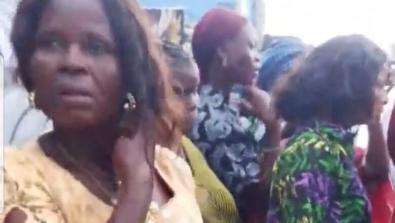 Kalli Bidiyon: Yanda aka hana wata babbar yaya shiga wajan Jana’izar mahaifiyarta saboda bata bada ko sisi ba na shirya bikin binne mahaifiyartata