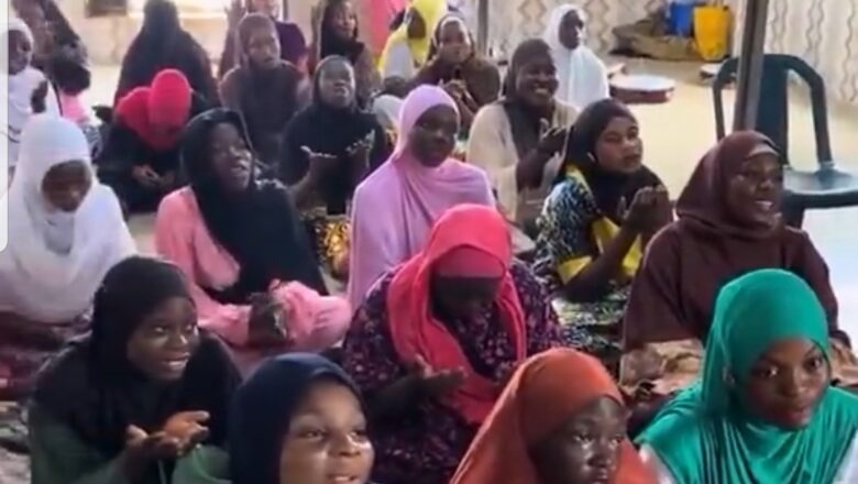 Kalli Bidiyon: Wasu Matan Musulmai da suka hadu suke rokon Allah ya basu mazan aure sun dauki Hankula
