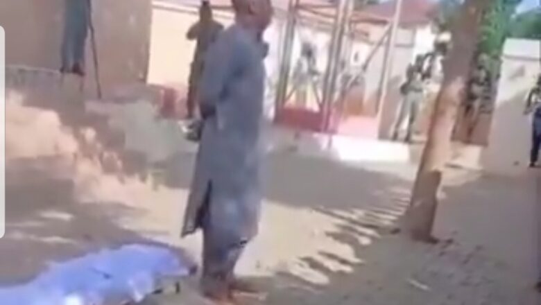 Allah Sarki:: Kalli Yanda aka yi jana’izar Jarumin Soja, Kanal Abdulsalam Udeh da mutanen daji suka je tafiya dashi amma yaki yi turjiya dalili kenan da basu barshi da rayuwa ba