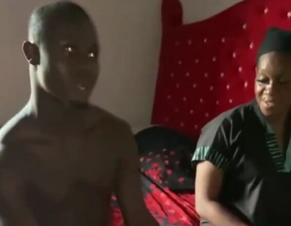 Ya Dakko Budurwa, Saida suka je ya kashe mata kudi ta ci abinda take so, suka shiga daki tace masa tana da aure