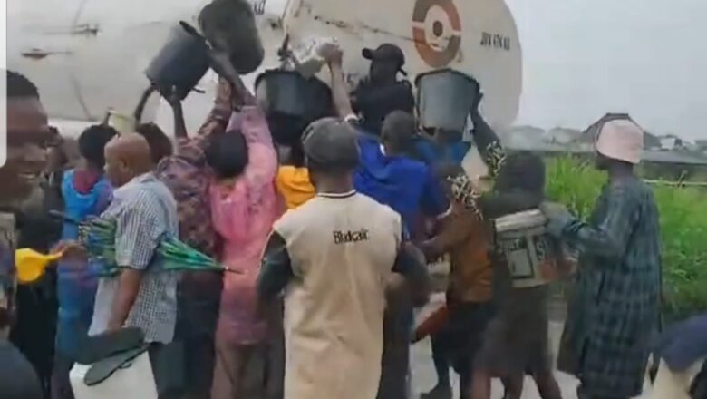 Kalli Bidiyon: Yanda mutane ke rububin dibar na bati bayan da Motar dakon man fetur ta fadi
