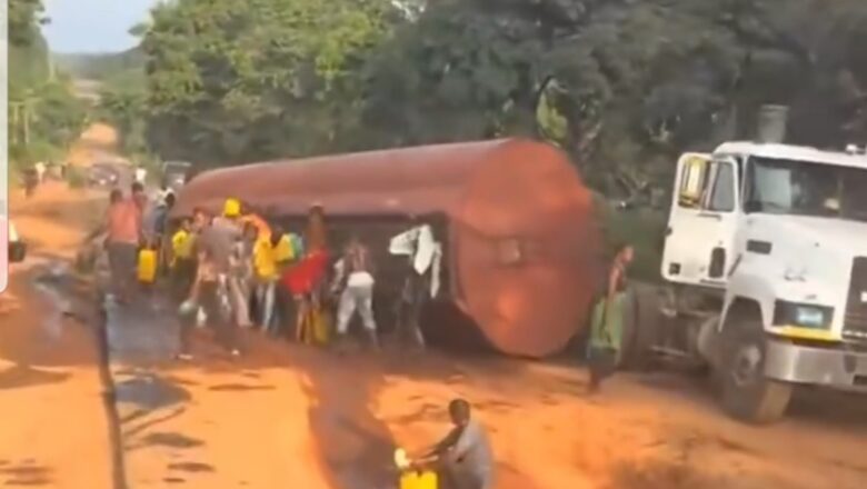 Kalli Bidiyon: Yanda Wasu suka dakawa motar dakon Man fetur wawa