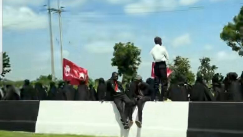 Kalli Bidiyon: Yanda ‘yan Shi’a suka kulle hannu daya na hanyar Kano zuwa Kaduna suna tattalin Arba’in