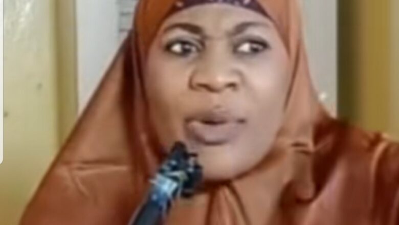 Kalli Bidiyon: Yanda wata babbar Kunama ta bayyana akan wata gawar mata data rasu>>Malama Juwairiyya ta bada labari