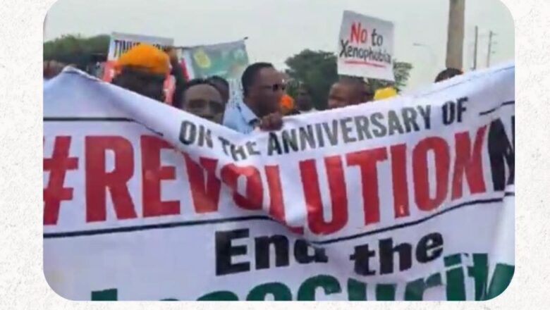 Kalli Bidiyon: Sowore da tawagarsa sun fito zqnga-zqngar sai shugaba Tinubu ya sauka daga Mulki a Abuja