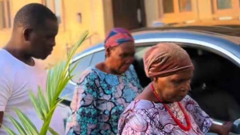 Kalli Bidiyon: Yanda Rarara yakewa Mahaifiyarsa Hidima