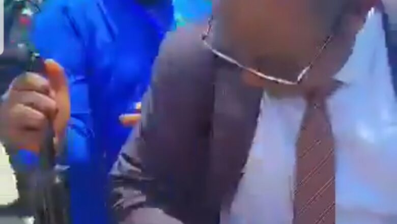 Kalli Bidiyon: Yanda Hadimin Mataimakin shugaban kasa ya naushi hadimin Gwamnan jihar Jigawa