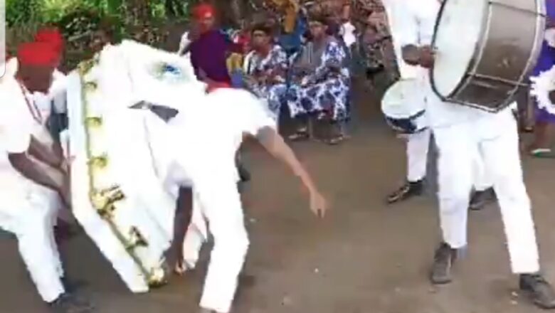 Kalli Bidiyon: Yanda wata aka dakko gawar Kiristoci a akwatin gawa za’a kaita kabari amma a wajan rawa akwatin gawar ya fadi