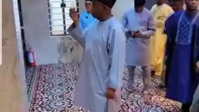 Kalli Bidiyon: Gwamnan jihar Bauchi, Sanata Bala Muhammad yana kiran Sallah Masallaci