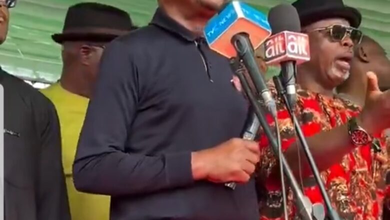 An ga Ministan babban Birnin tarayya Abuja, Nyesom Wike sanye da Riga me tare harsashi