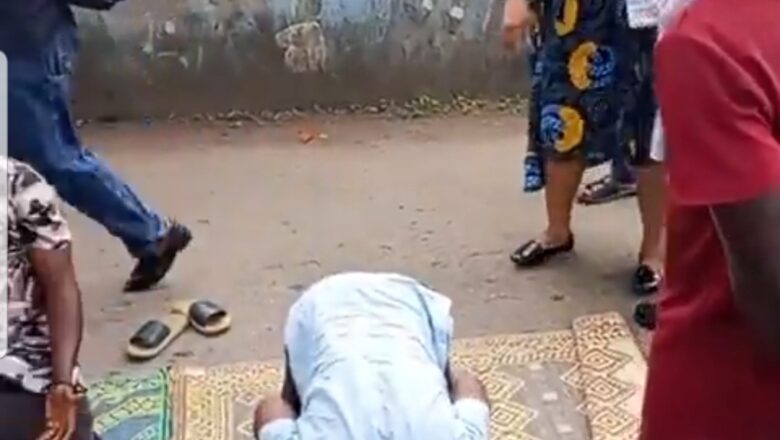 Kalli Bidiyon: Yanda Wata mata ta tayar da balli saboda ta tarar Ana Sallah a kan Titi