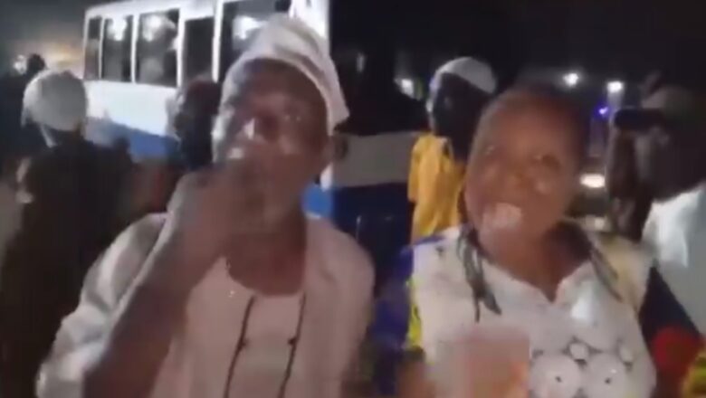 Kalli Bidiyon: Nan wasu ne da jam’iyyar APC ta dauko hayarsu san suce sun koma jam’iyyar ta APC da alkawarin za’a sallamesu, bayan an kammala taro an daukesu hotuna, ba’a basu ko sisi bashine suke ta Banbami