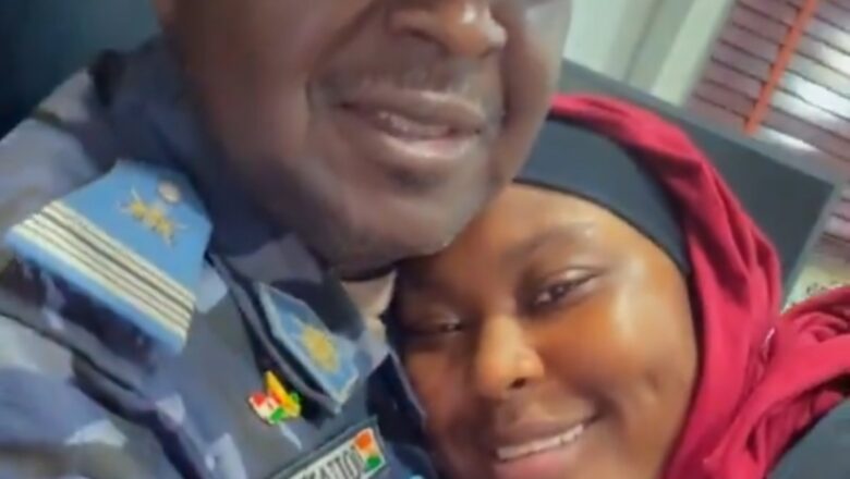 Kalli Bidiyon: Matashiya Kwance akan Kirjin Mahaifinta tana wakar Baba ai mini aure