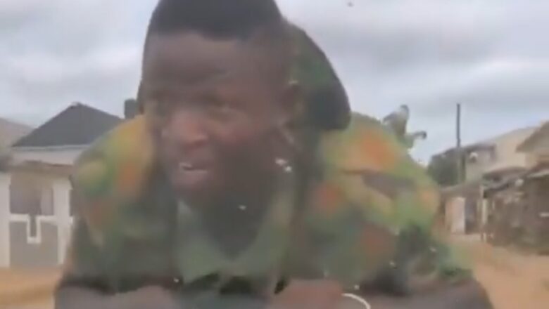 Wannan wasu ne da soja ya tsayar akan hanya amma suka ki tsayawa