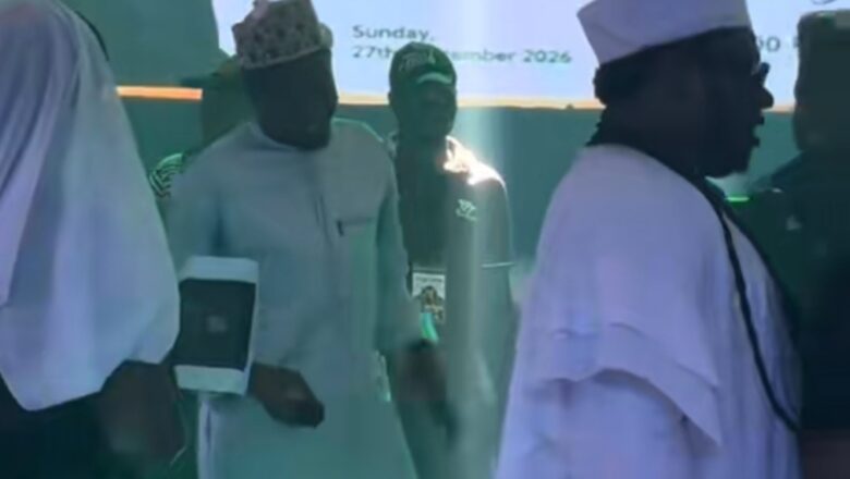 Kalli Bidiyon: Ahmed Musa ya baiwa Ali Jita kyautar Naira Miliyan 5 a wajan bude Event Center dinsa
