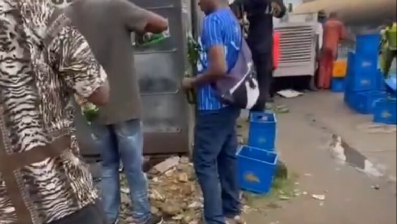 Kalli Bidiyon: Yanda Mutane suka rika daukar kwalaben Giya suna sha bayan da kotar dakon giyar ta yi Khadari a Lagos