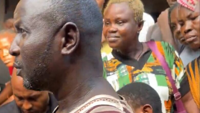 Kalli Bidiyon: Yanda wani Bahaushe ke ta shan yabo saboda kudin ajiye da wani mutum ya bashi, bayan mutumin ya rasu ya mayarwa da iyalan mamacin kudin