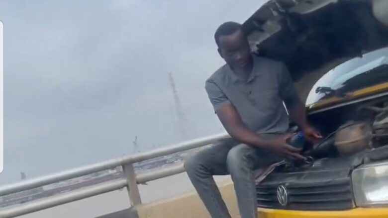 Wani Abu Sai Lagos: Kalli Bidiyon Yanda mota na tafiya amma an ajiye wani yana kara mata ruwa